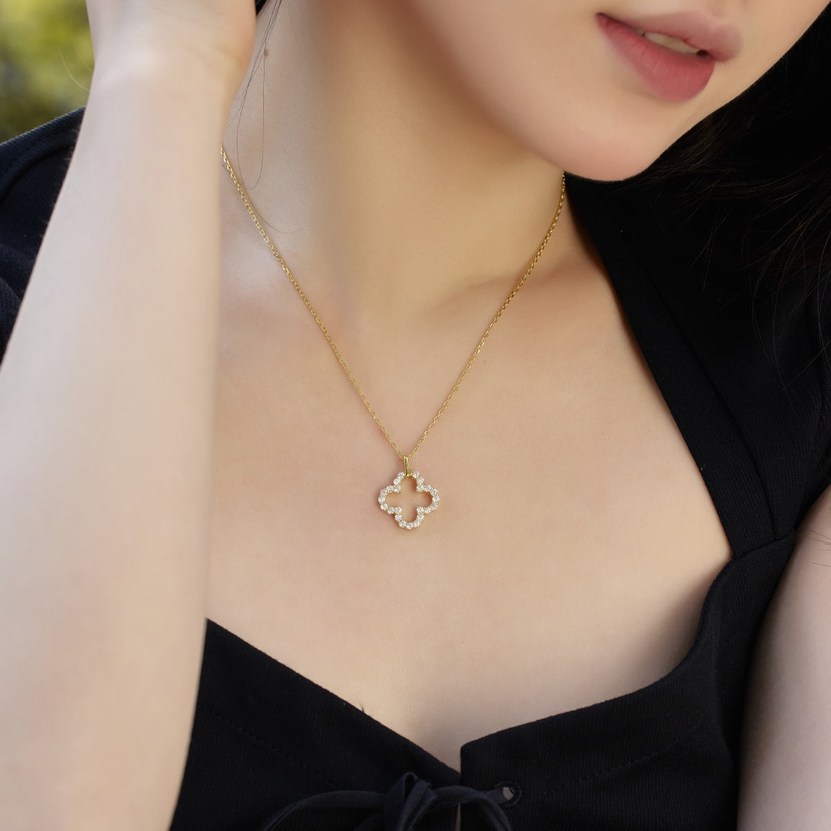 Angela Jewelry]Four-Leaf Clover Hollow Design Exquisite Necklace