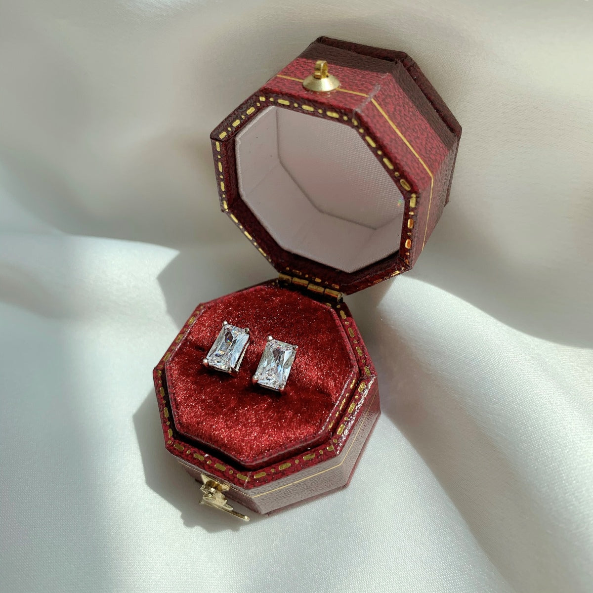 Angela Jewelry]Stylish Shiny Rectangular Center Stone Stud Earrings