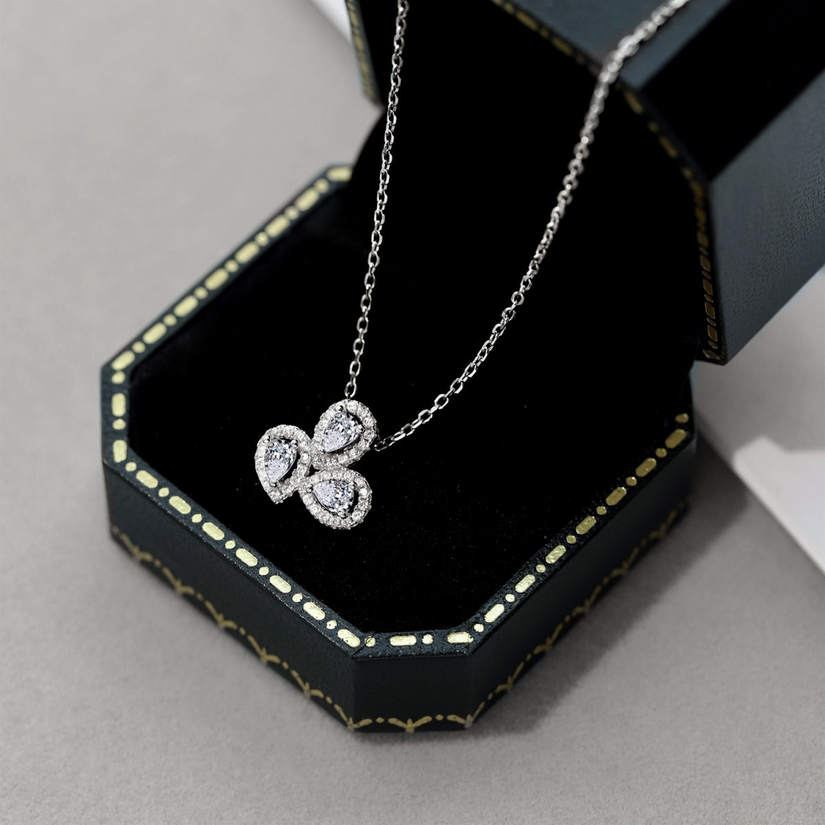 Angela Jewelry]Elegant Flower Shape Pear Cut Necklace