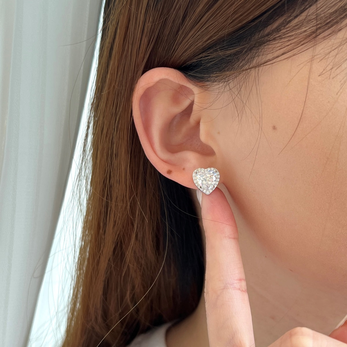 Angela Jewelry]Sparkling Heart Shape Lover Earrings