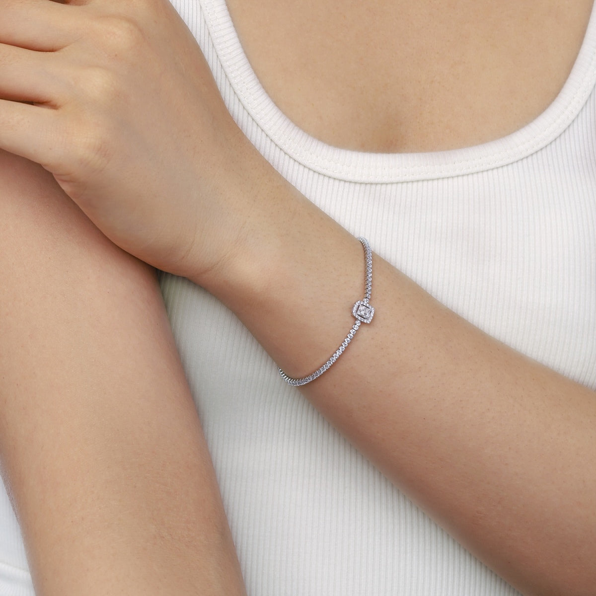 Angela Jewelry]Luxurious Dazzling Square Shape Banquet Bracelet