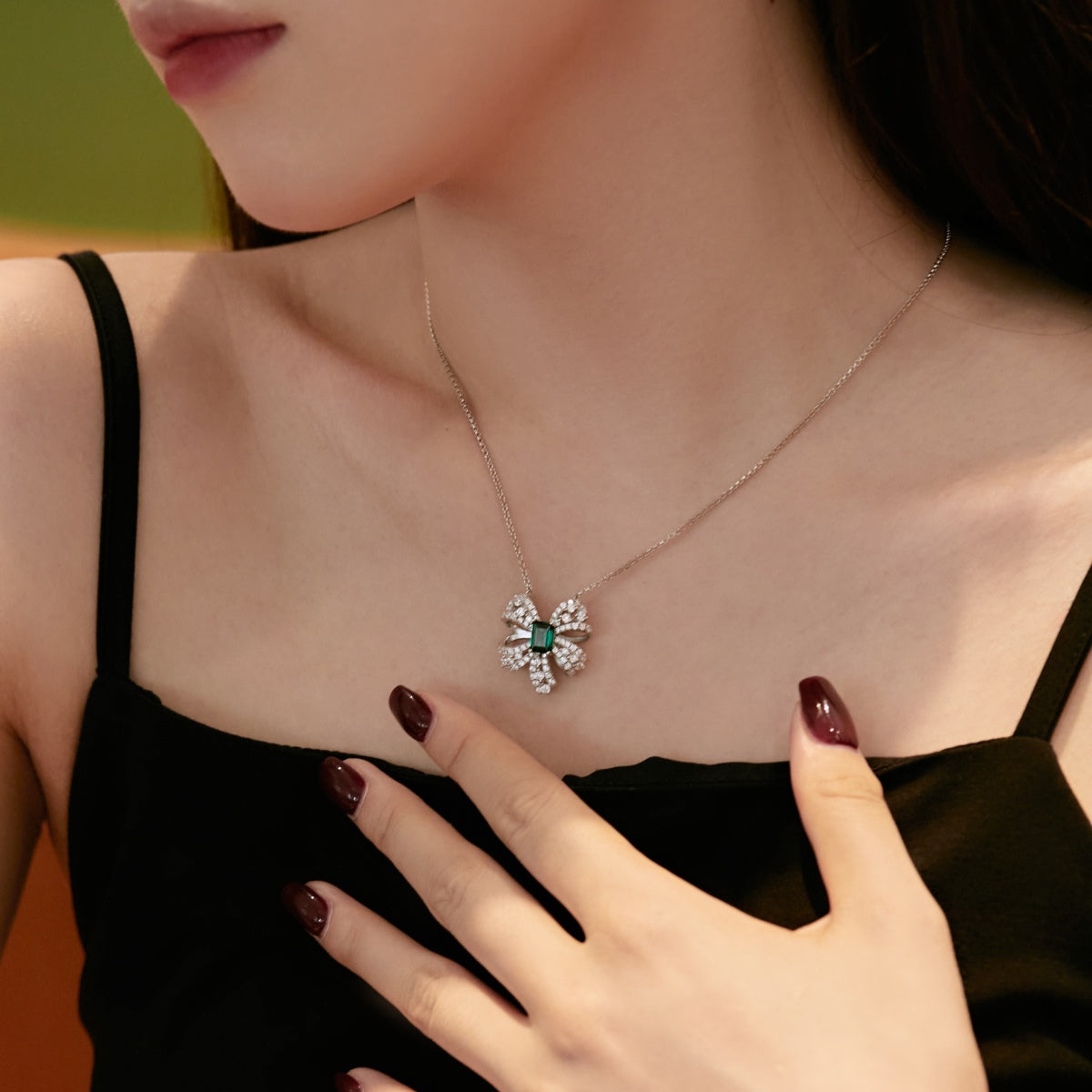 Angela Jewelry]Luxurious Flower Shape Emerald Cut Necklace