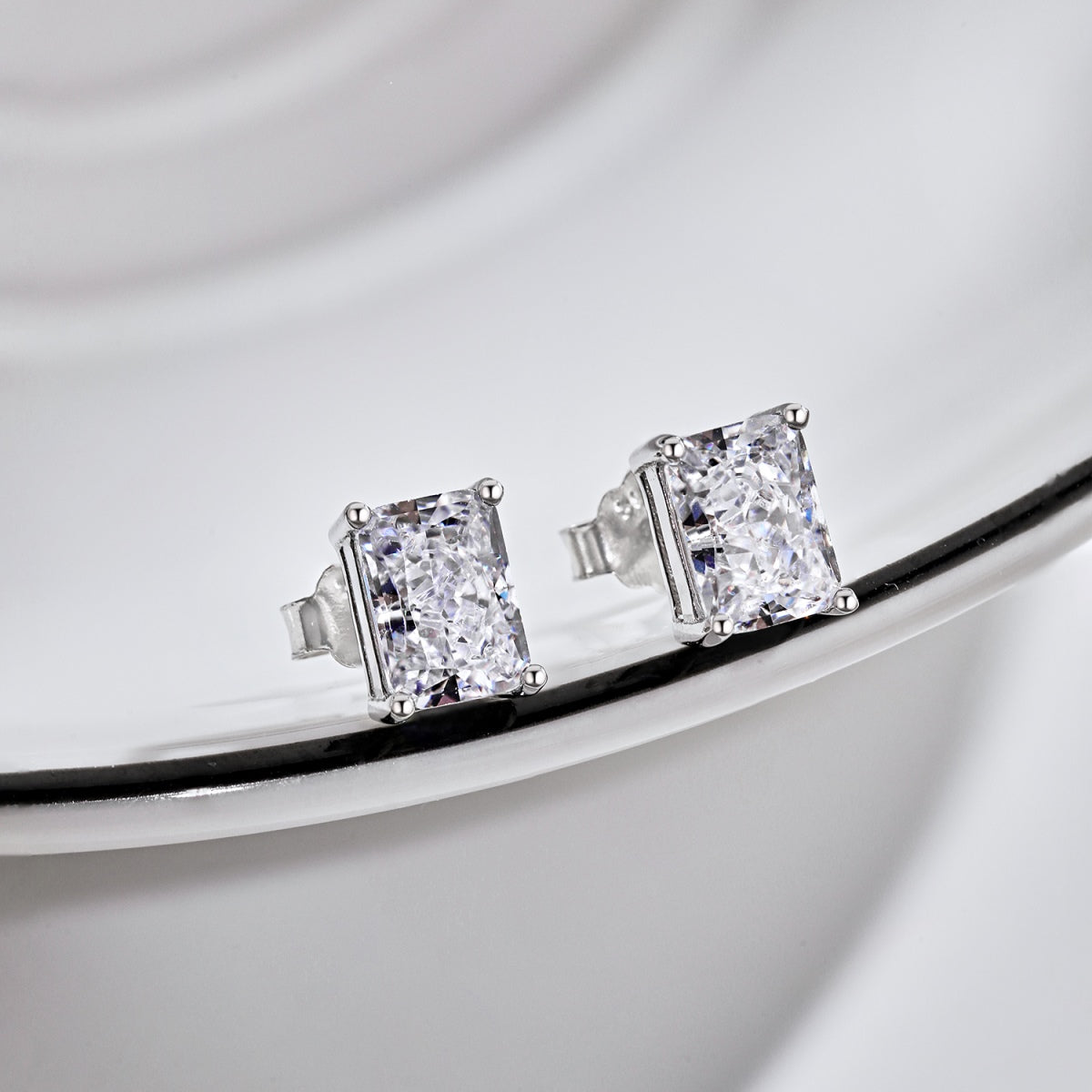Angela Jewelry]Radiant Luxurious Princess Cut Daily Earrings