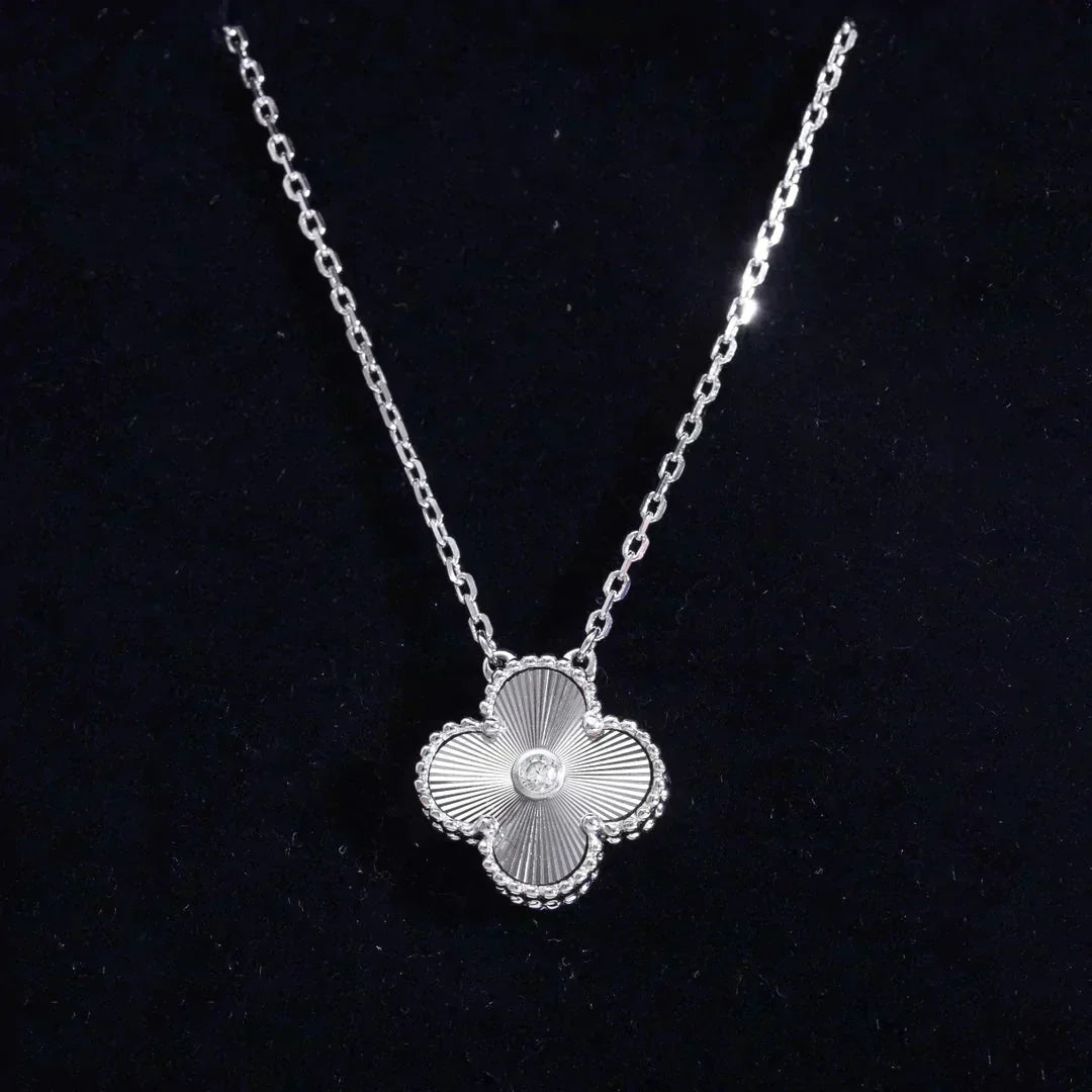 [Angela Jewellery]CLOVER  15MM DIAMOND LASER NECKLACE SILVER
