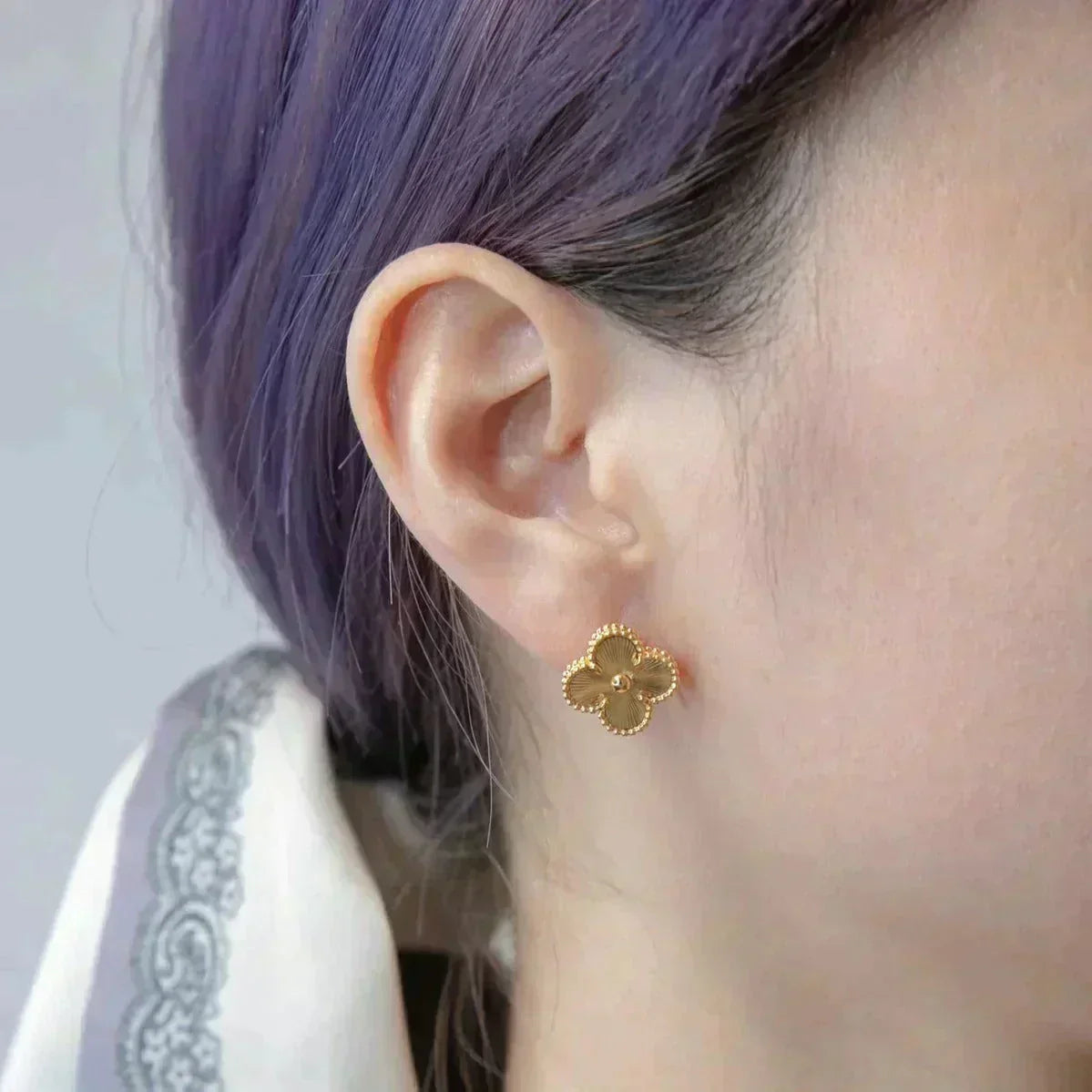 [Angela Jewellery]CLOVER MEDIUM 1 MOTIFS LASER EARRINGS