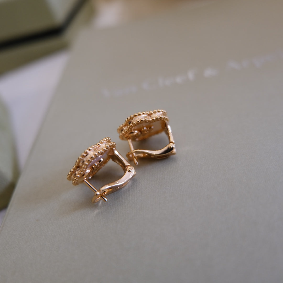 [Angela Jewellery]LUCKY PINK GOLD WHITE MOP EARRINGS