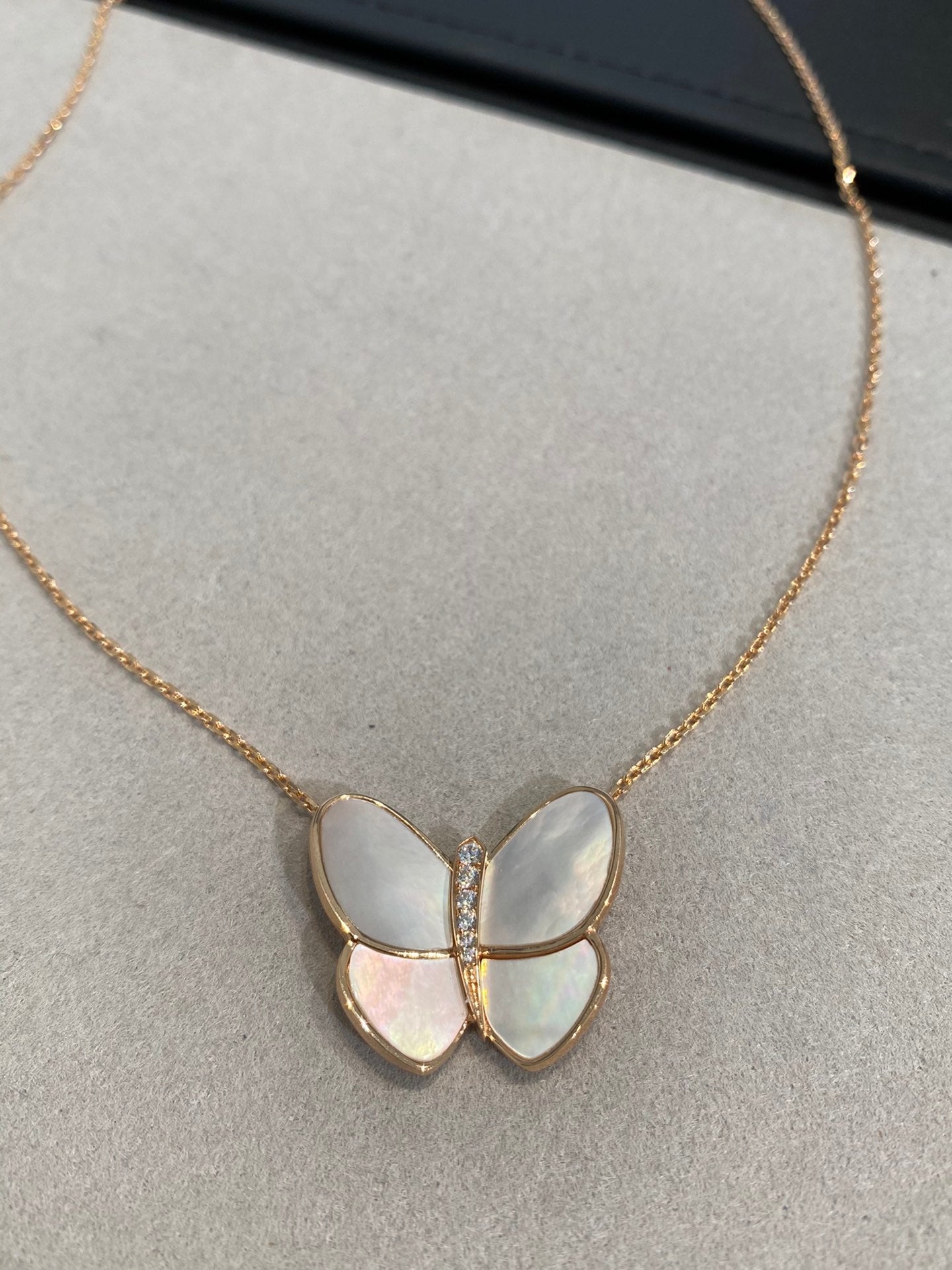 [Angela Jewellery]BUTTERFLY GOLD MOP DIAMOND NECKLACE