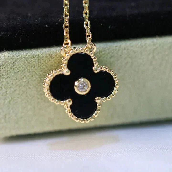 [Angela Jewellery]CLOVER 15MM DIAMOND ONYX NECKLACE