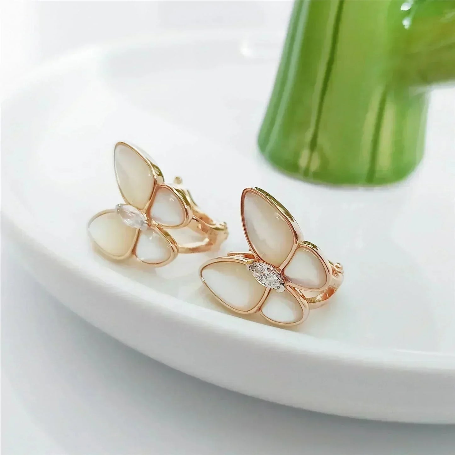 [Angela Jewellery]BUTTERFLY MOP DIAMOND EARRINGS