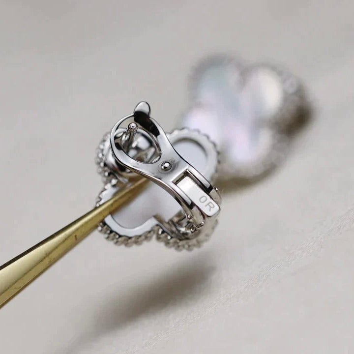 [Angela Jewellery]CLOVER MEDIUM 1 MOTIFS  WHITE MOP EARRINGS SILVER