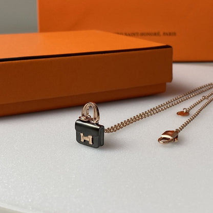 [Angela Jewellery]CONSTANCE BLACK PEDANT PINK GOLD NECKLACE