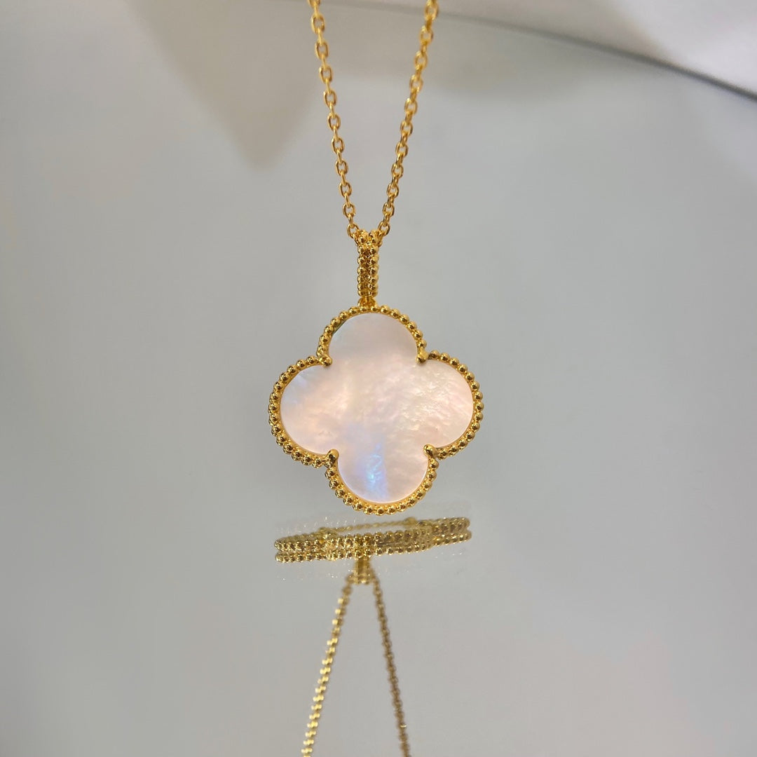 [Angela Jewellery]CLOVER 25MM MOP LARGE PENDANT NECKLACE