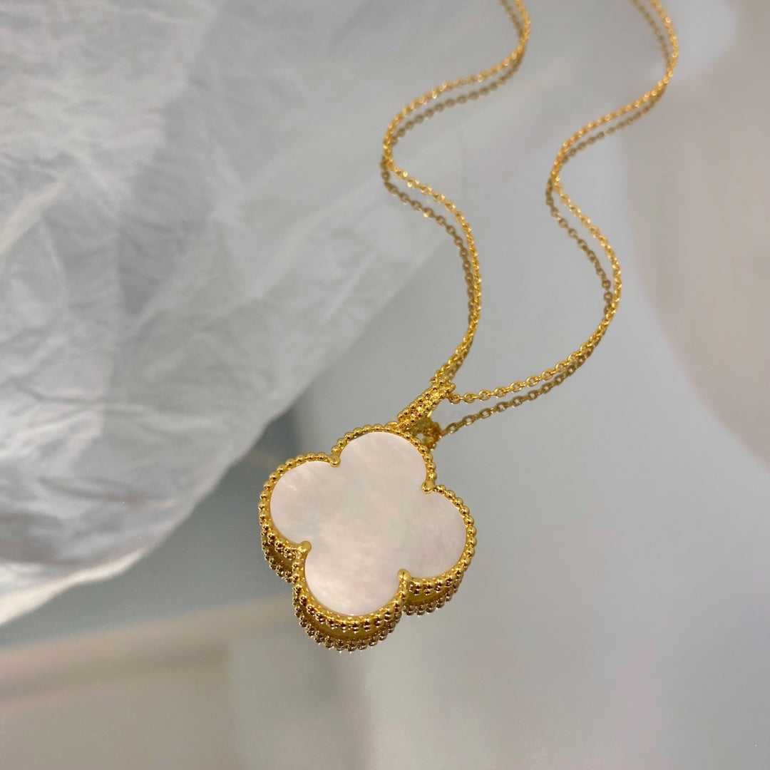 [Angela Jewellery]CLOVER 25MM MOP LARGE PENDANT NECKLACE