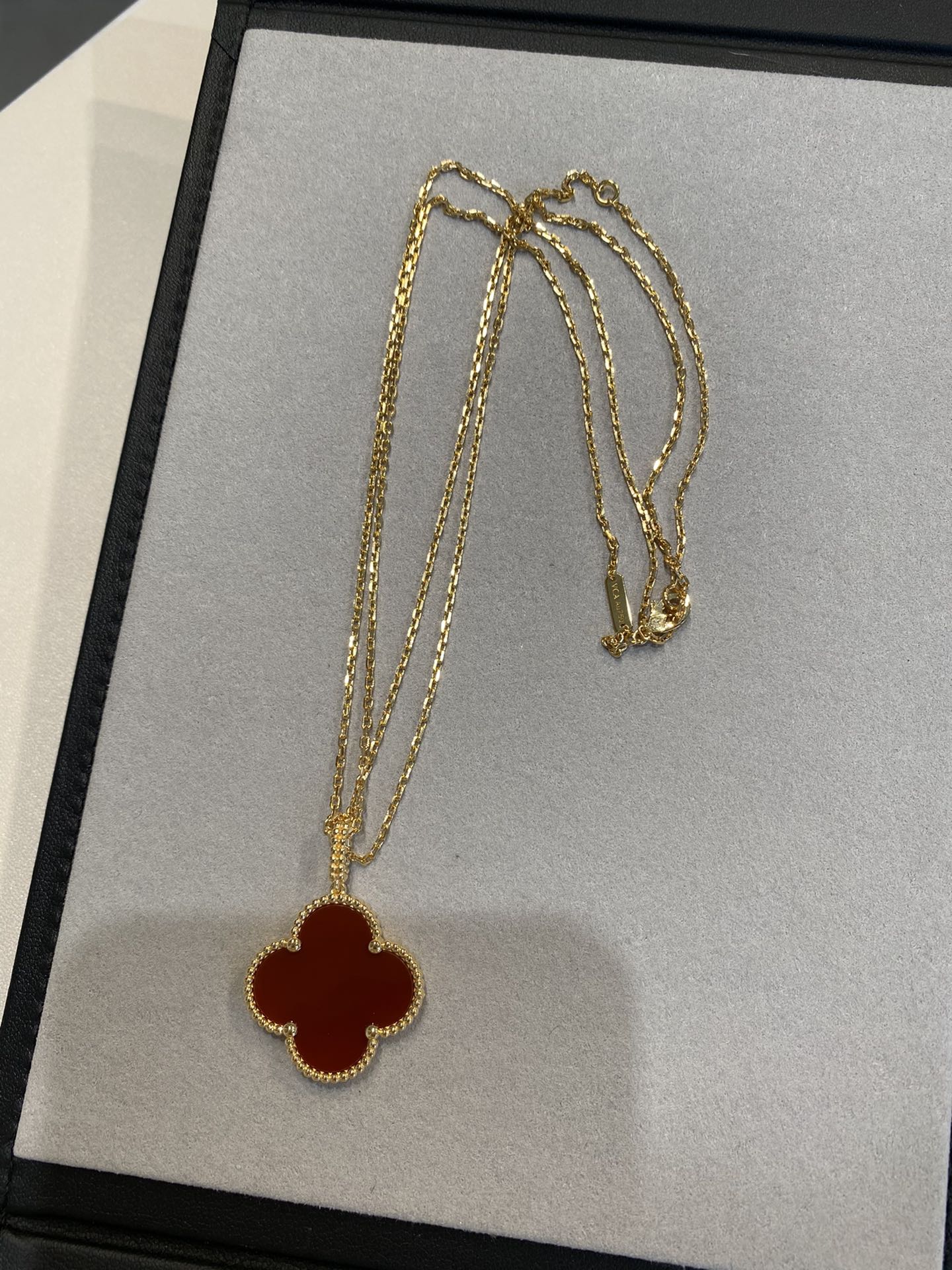 [Angela Jewellery]CLOVER 25MM NECKLACE GOLD CARNELIAN