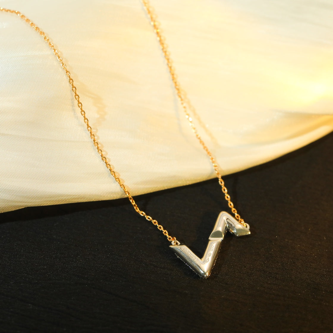 [Angela Jewellery]VOLT SILVER DIAMOND PEDANT NECKLACE