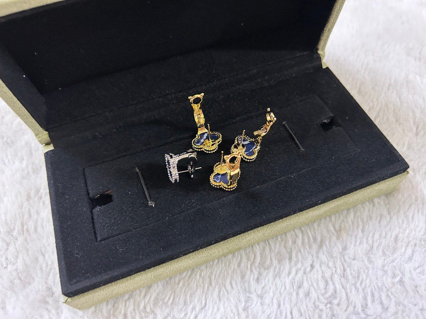 [Angela Jewellery]CLOVER PIETERSITE MEDIUM STUD EARRINGS