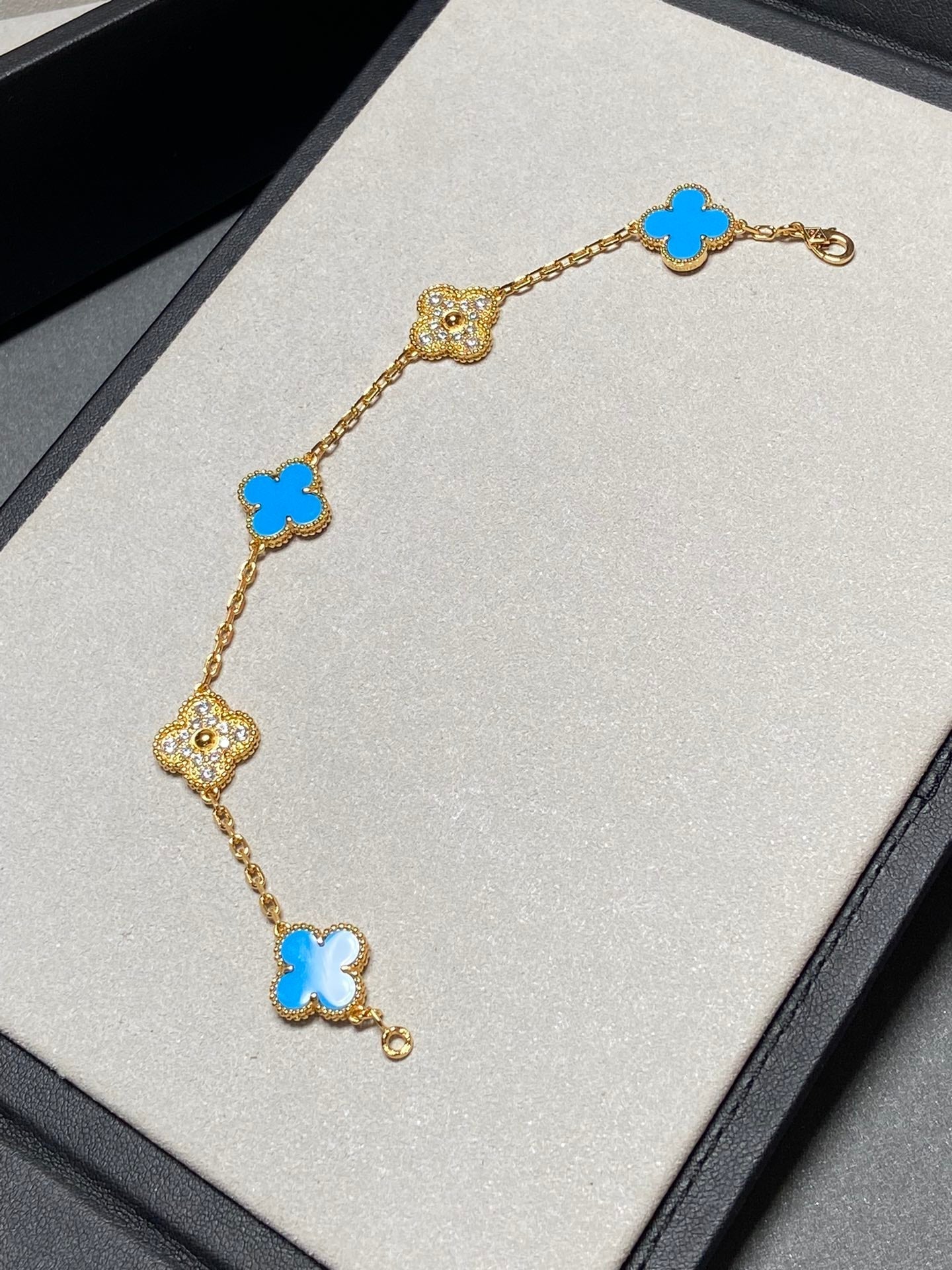 [Angela Jewellery]CLOVER 5 MOTIF BLUE CHALCEDONY DIAMOND GOLD BRACELET