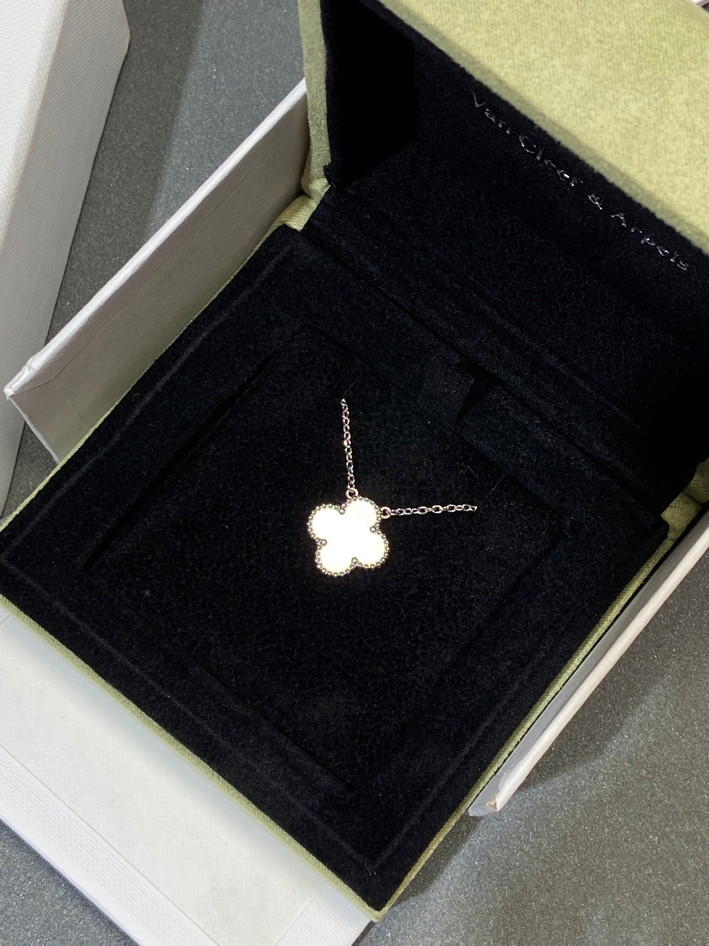 [Angela Jewellery]CLOVER MEDIUM SILVER WHITE MOP NECKLACE