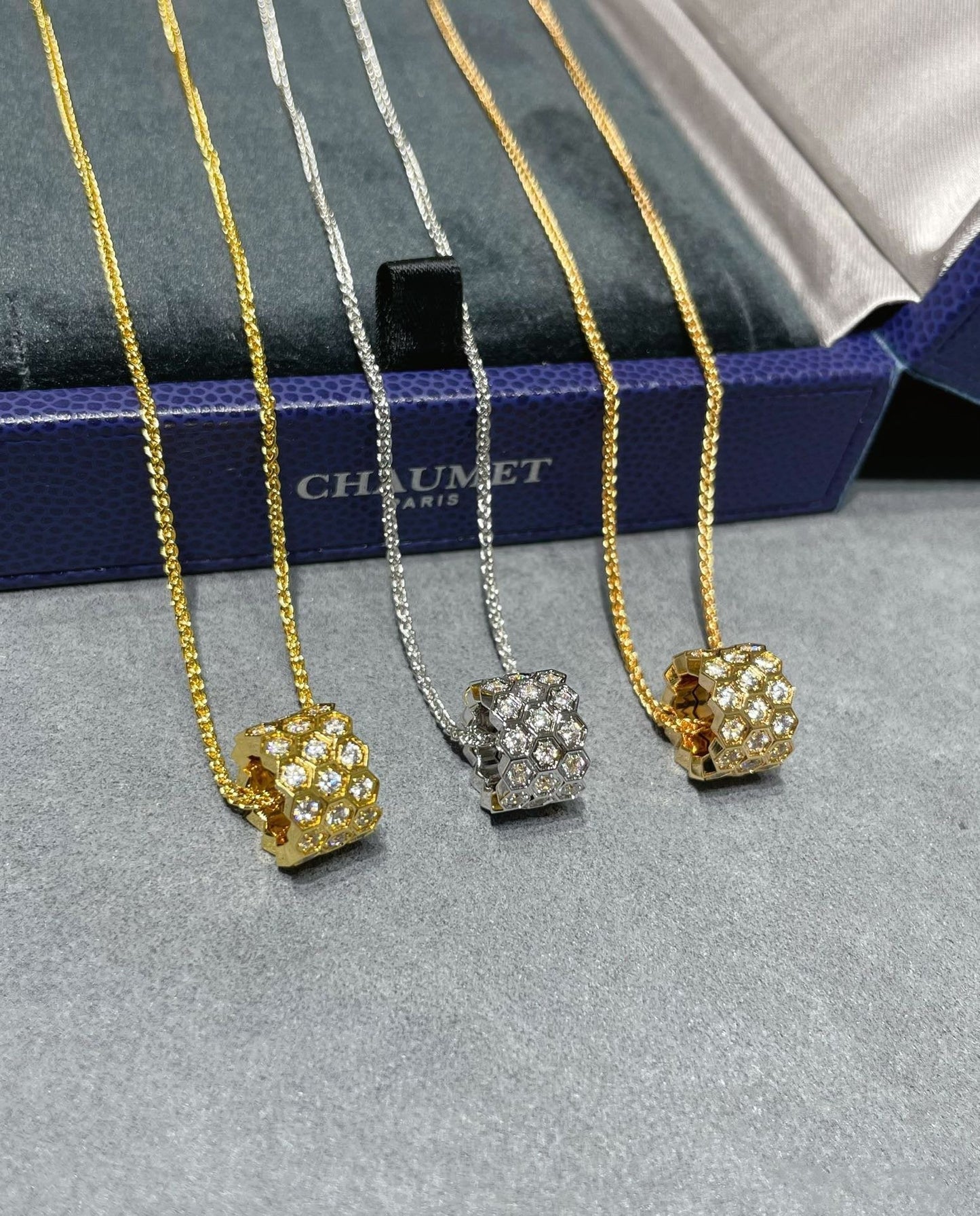 [Angela Jewellery]BEE LOVE DIAMOND PAVED 3 ROW NECKLACE