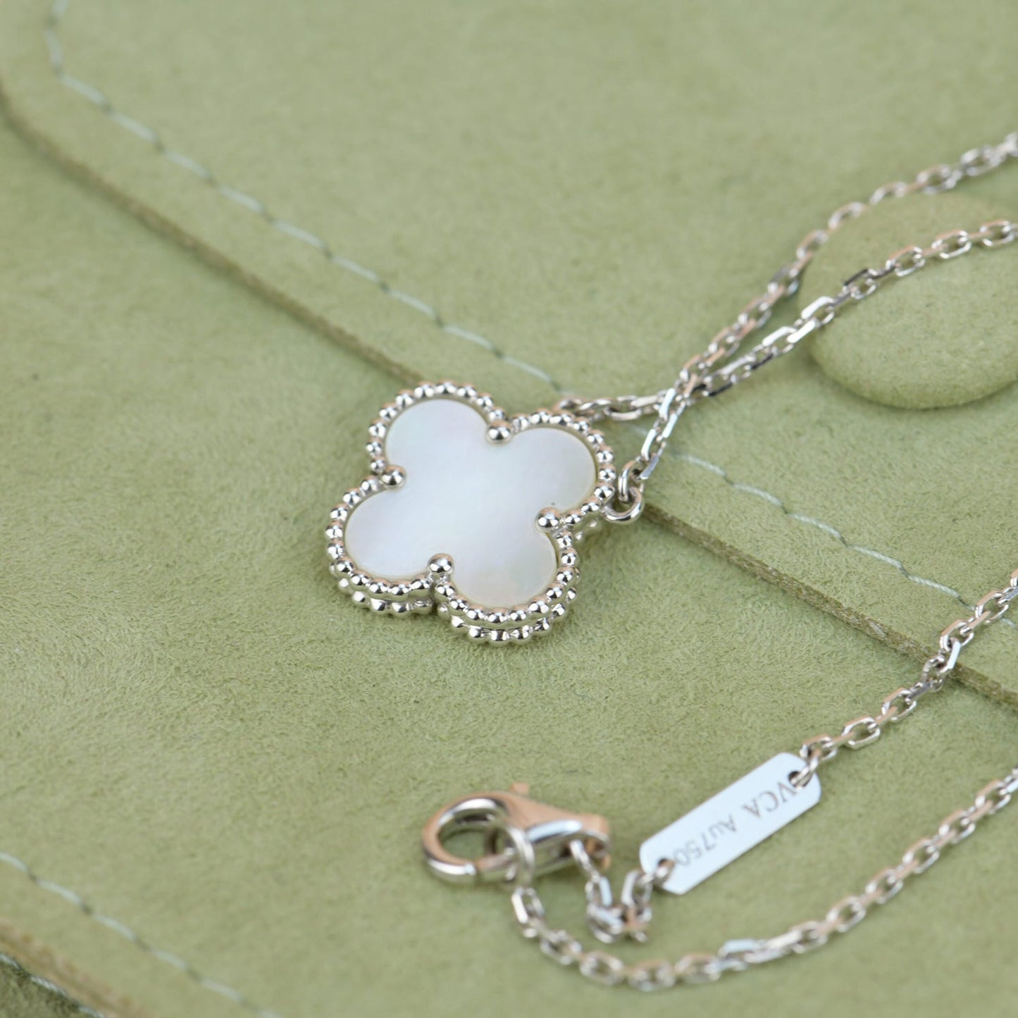 [Angela Jewellery]CLOVER  15MM WHITE MOTHER-OF-PEARL SILVER