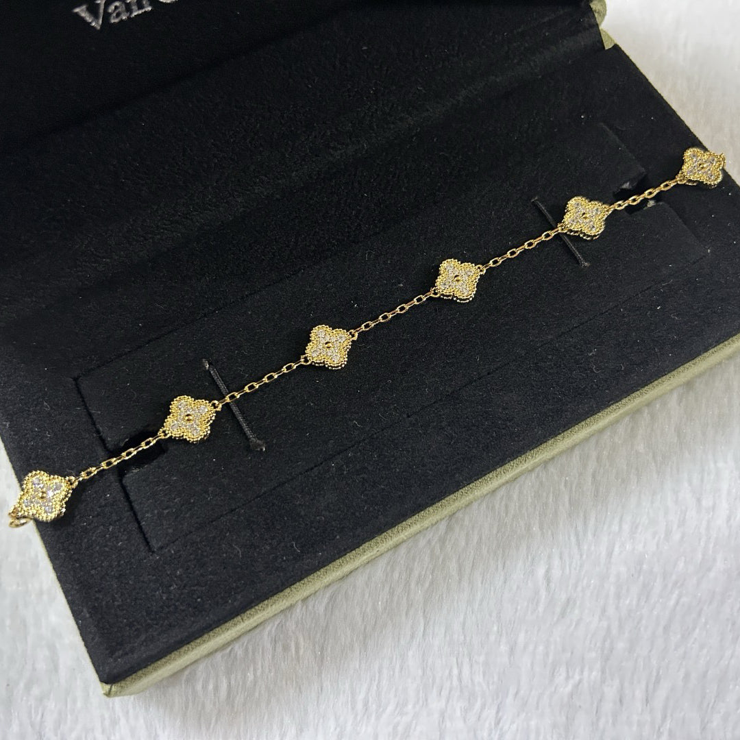 [Angela Jewellery]CLOVER 6 MOTIF DIAMOND BRACELET
