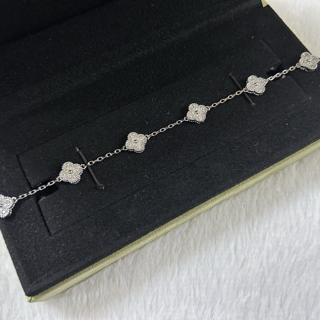 [Angela Jewellery]CLOVER 6 MOTIF DIAMOND BRACELET