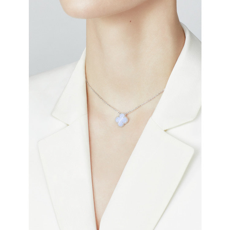 [Angela Jewellery]CLOVER 15MM BLUE CHALCEDONY NECKLACE SILVER