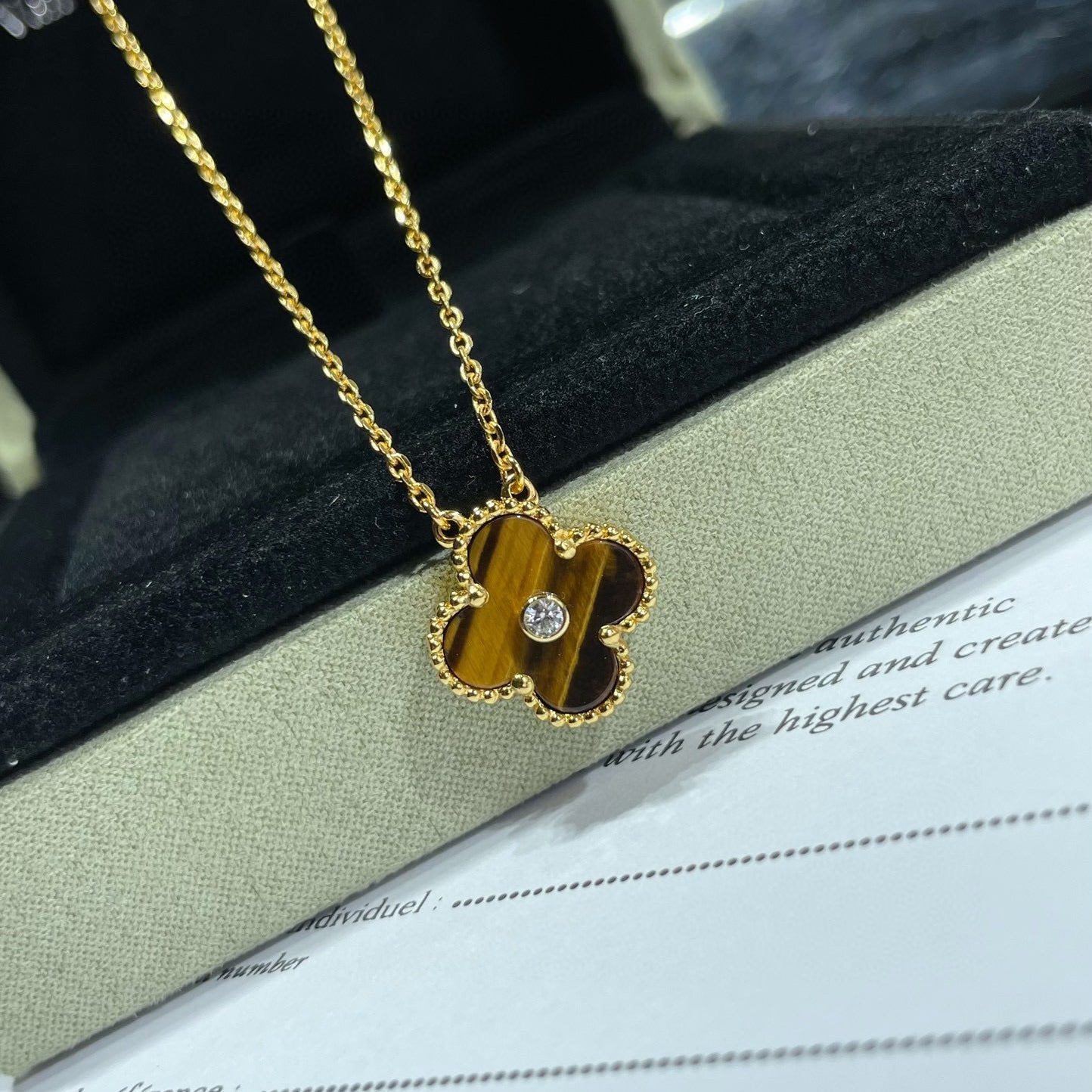 [Angela Jewellery]CLOVER 15MM DIAMOND AND YELLOW TIGER'S EYE AGATE necklace