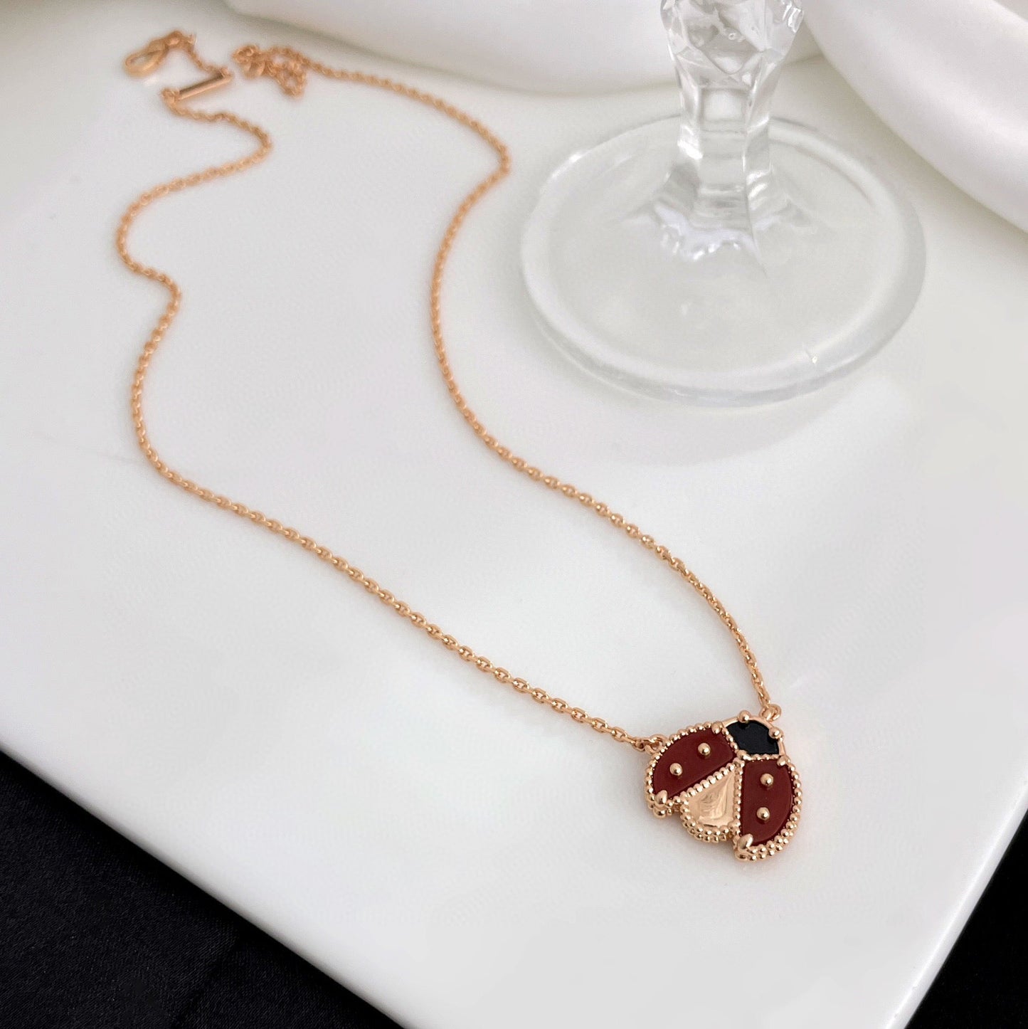 [Angela Jewellery]LUCKY  CARNELIANS LADYBUG NECKLACE