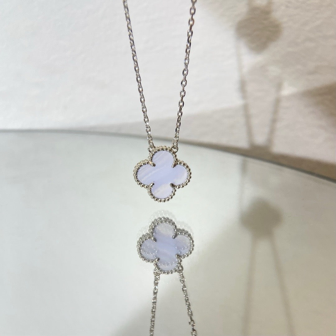 [Angela Jewellery]CLOVER 15MM BLUE CHALCEDONY NECKLACE SILVER