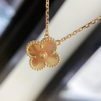 [Angela Jewellery]CLOVER 15MM LASER NECKLACE