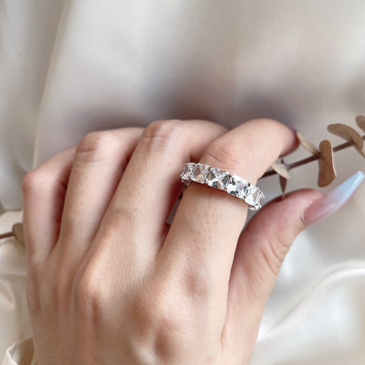 Angela Jewelry]Elegant Princess Cut Tennis Ring