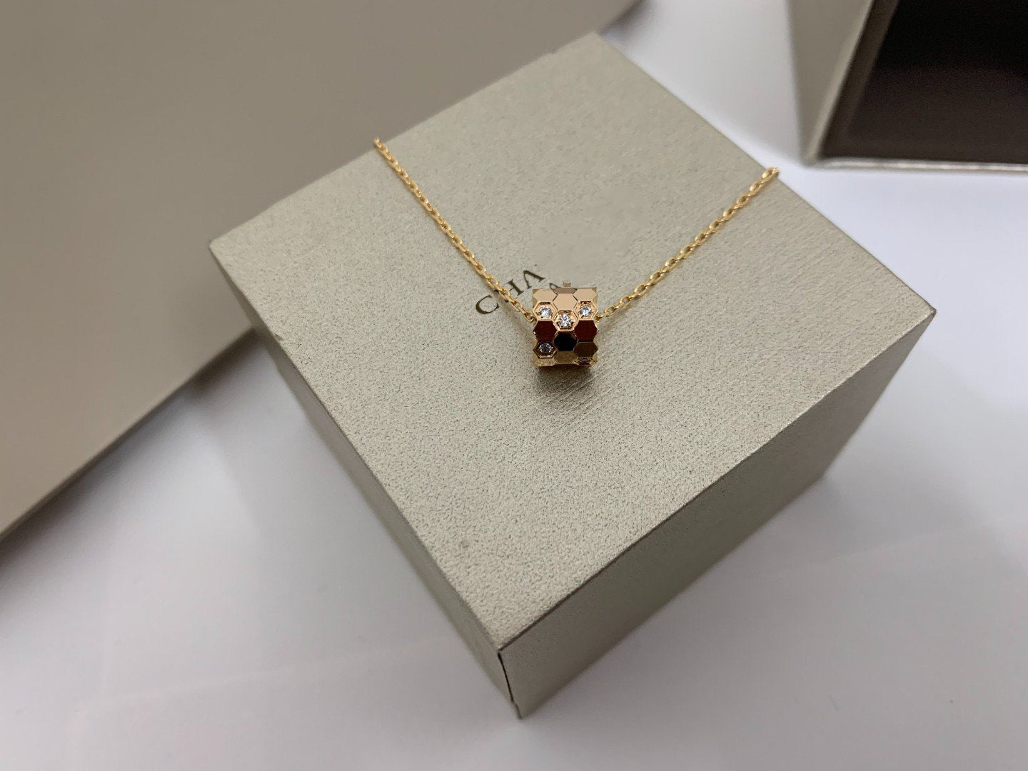 [Angela Jewellery]BEE LOVE DIAMOND NECKLACE