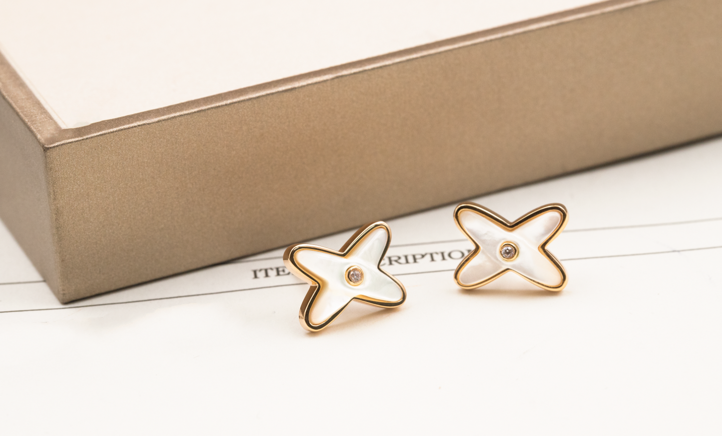 [Angela Jewellery]JEUX DE WHITE MOP PINK GOLD DIAMOND EARRINGS