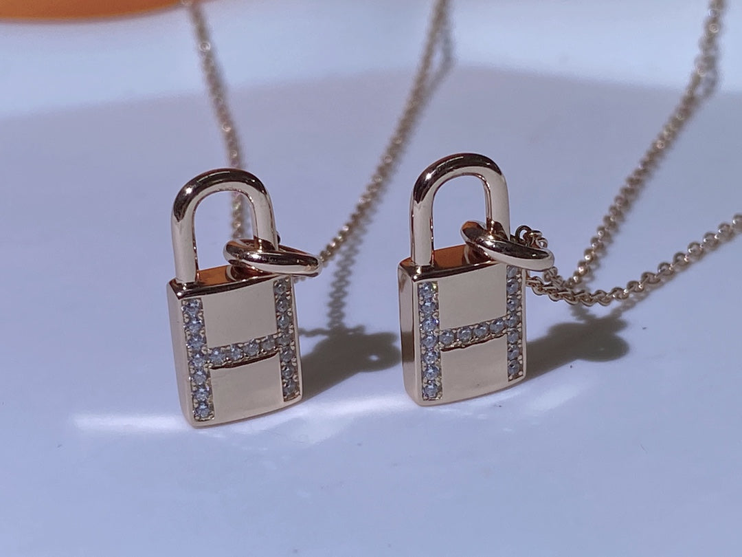 [Angela Jewellery]HM ADVANCED NICHE LOCK HEAD NECKLACE DIAMONDS