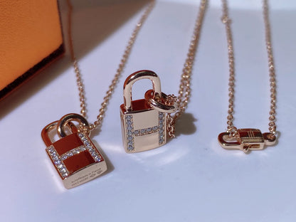 [Angela Jewellery]HM ADVANCED NICHE LOCK HEAD NECKLACE DIAMONDS