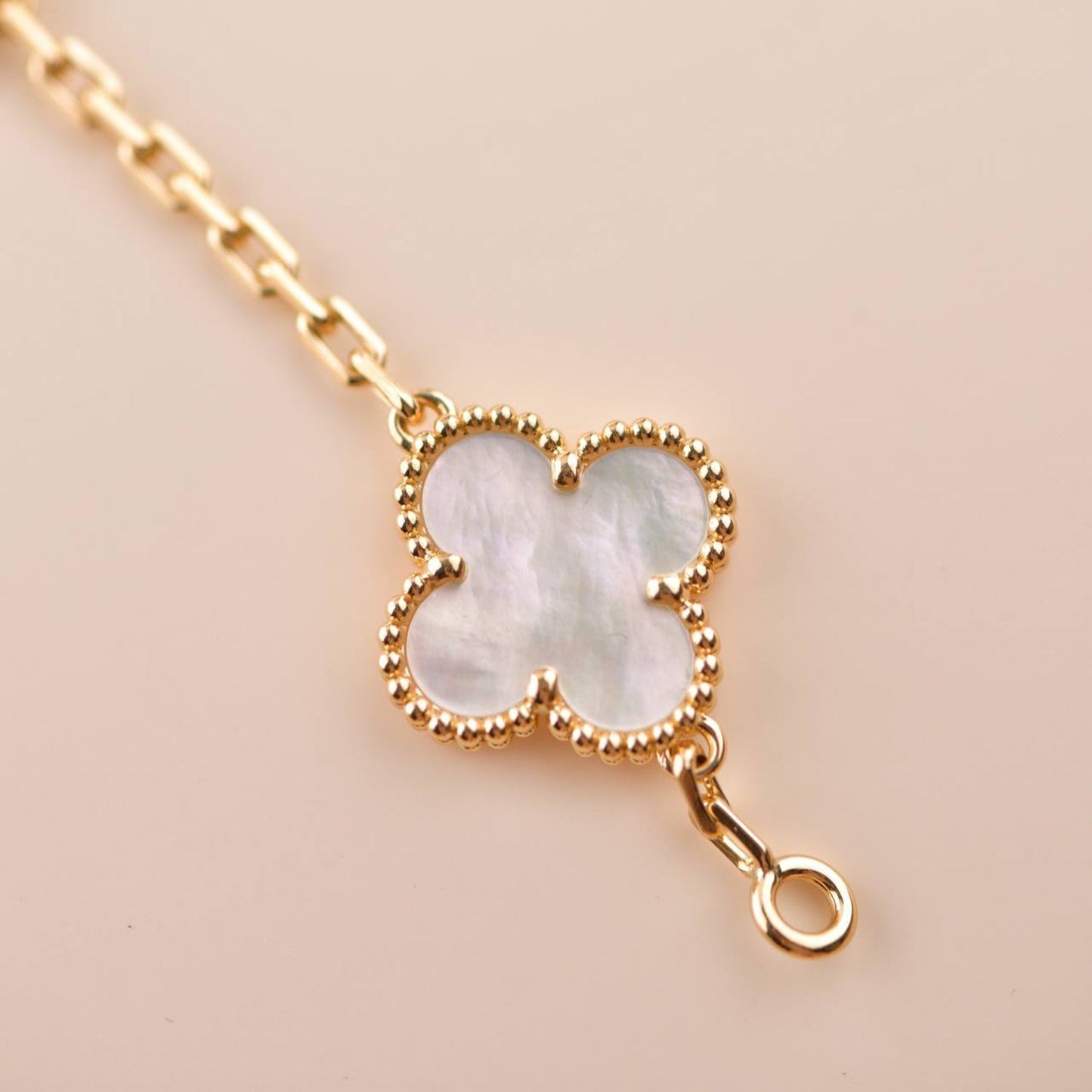 [Angela Jewellery]CLOVER  5 MOTIF WHITE MOP BRACELET