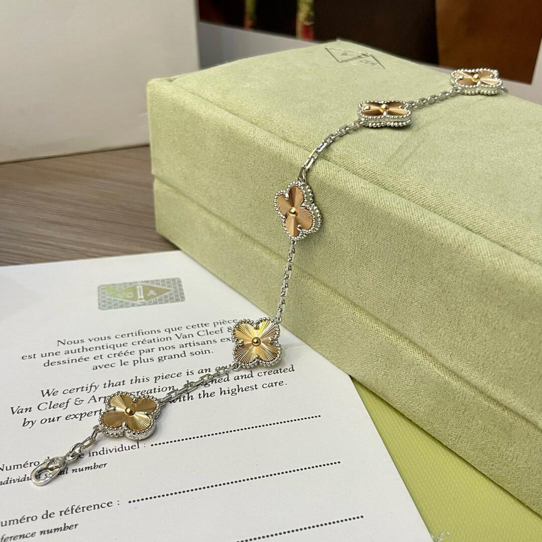 [Angela Jewellery]CLOVER  5 MOTIFS  CHRISTMAS LIMITED EDITION BRACELET